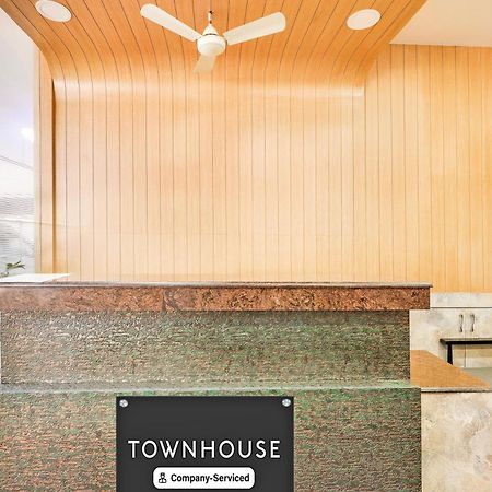 فندق Super Townhouse فيساخاباتنام المظهر الخارجي الصورة