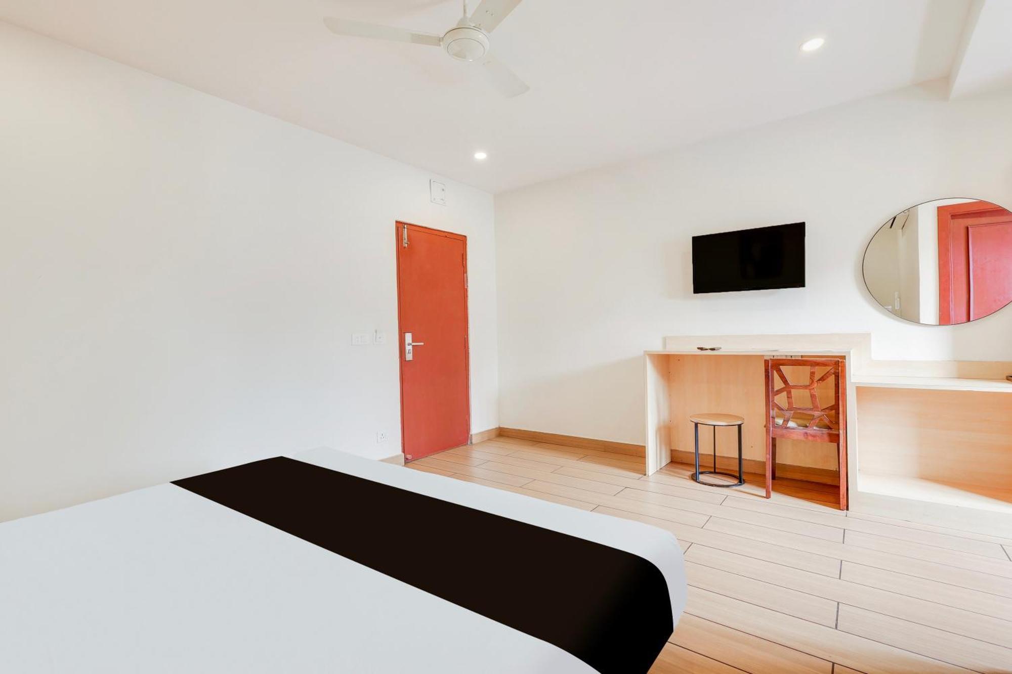 فندق Super Townhouse فيساخاباتنام المظهر الخارجي الصورة