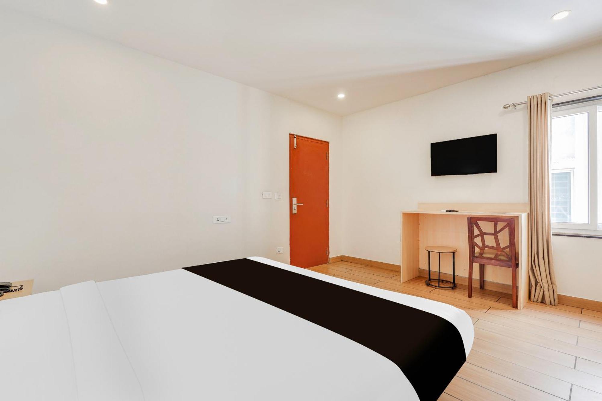 فندق Super Townhouse فيساخاباتنام المظهر الخارجي الصورة