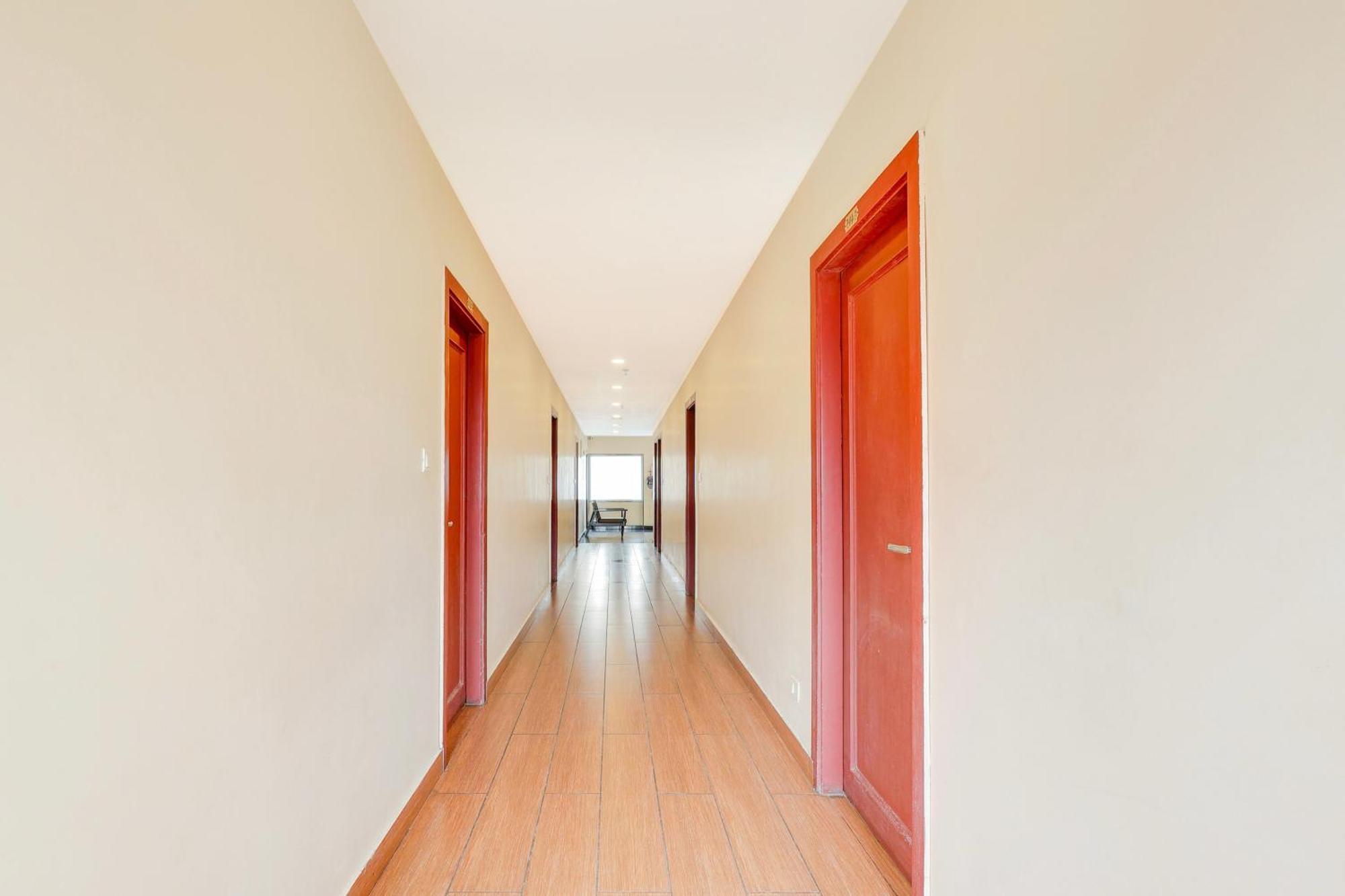 فندق Super Townhouse فيساخاباتنام المظهر الخارجي الصورة