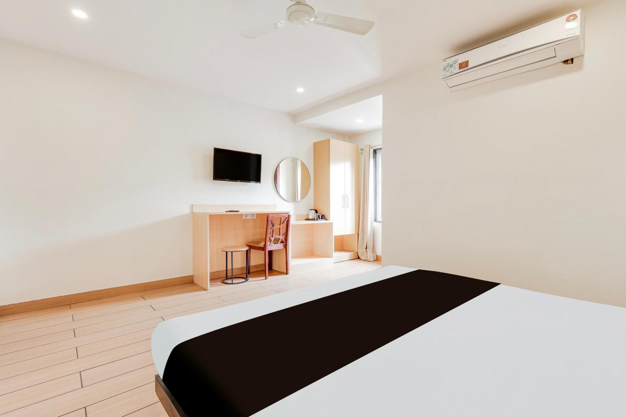 فندق Super Townhouse فيساخاباتنام المظهر الخارجي الصورة