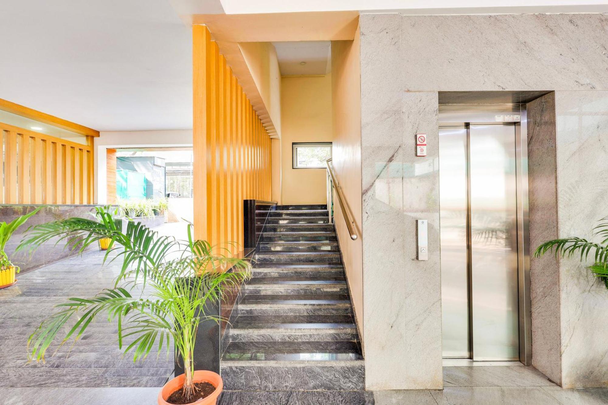 فندق Super Townhouse فيساخاباتنام المظهر الخارجي الصورة