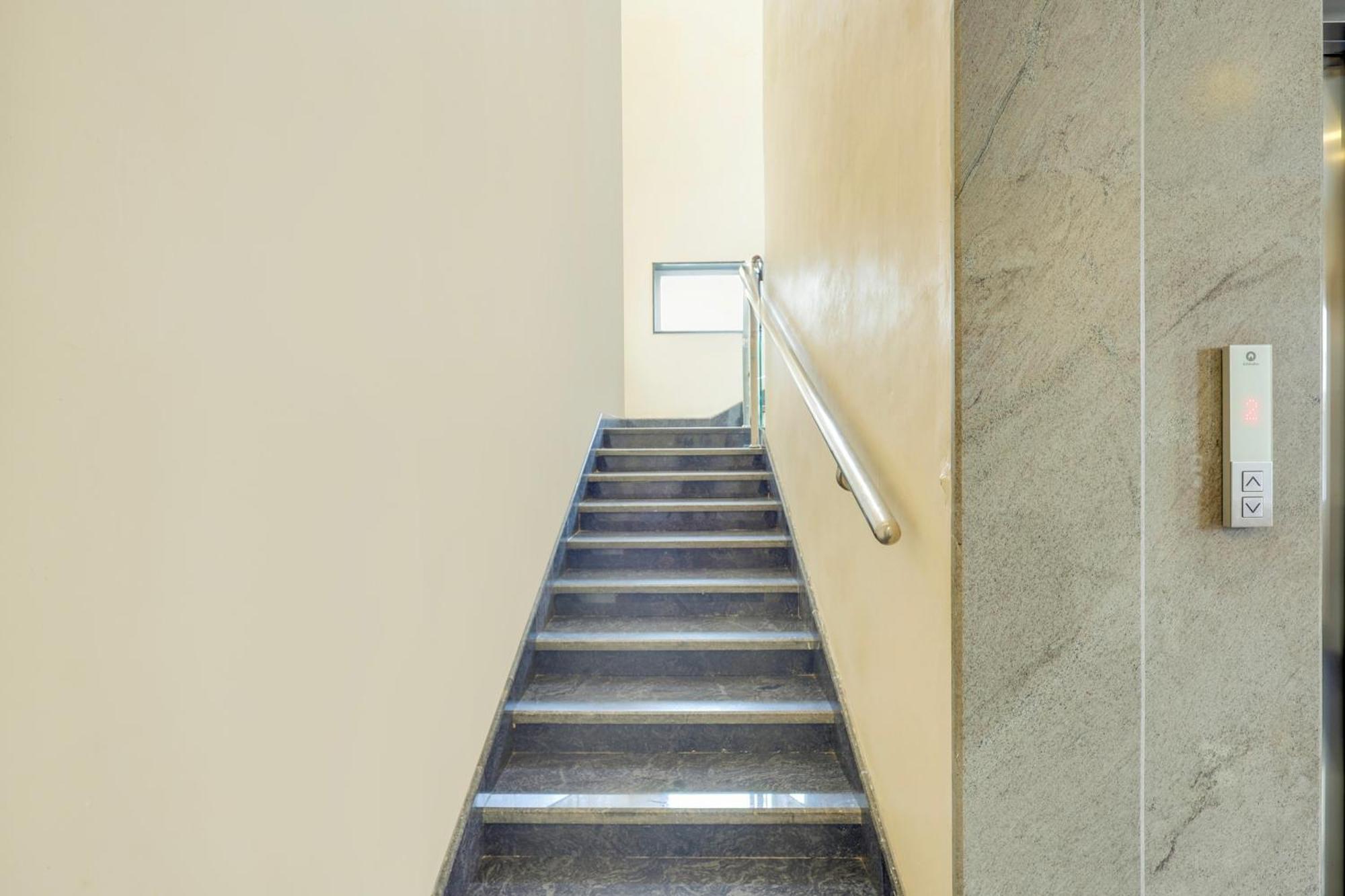 فندق Super Townhouse فيساخاباتنام المظهر الخارجي الصورة