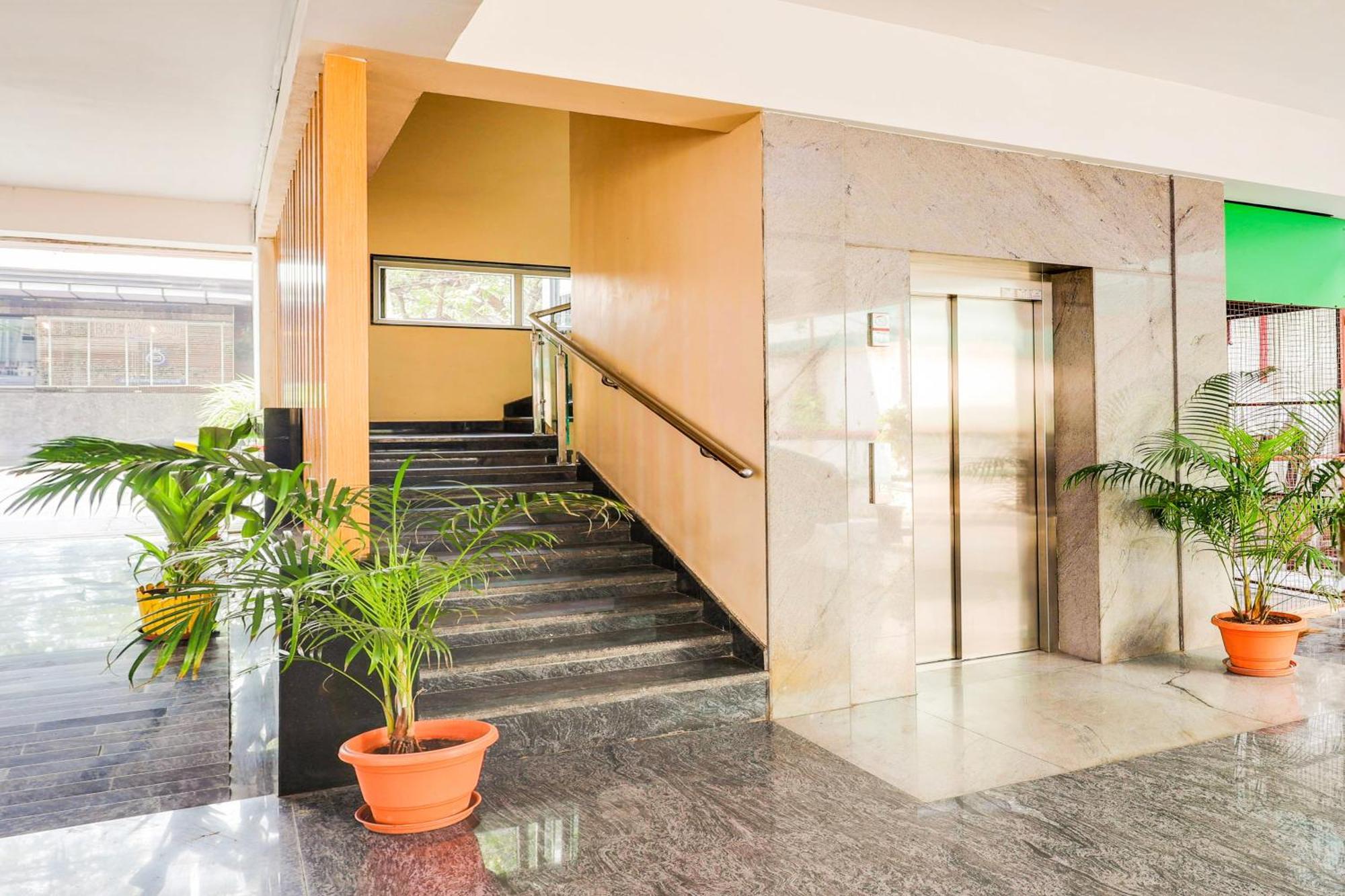 فندق Super Townhouse فيساخاباتنام المظهر الخارجي الصورة